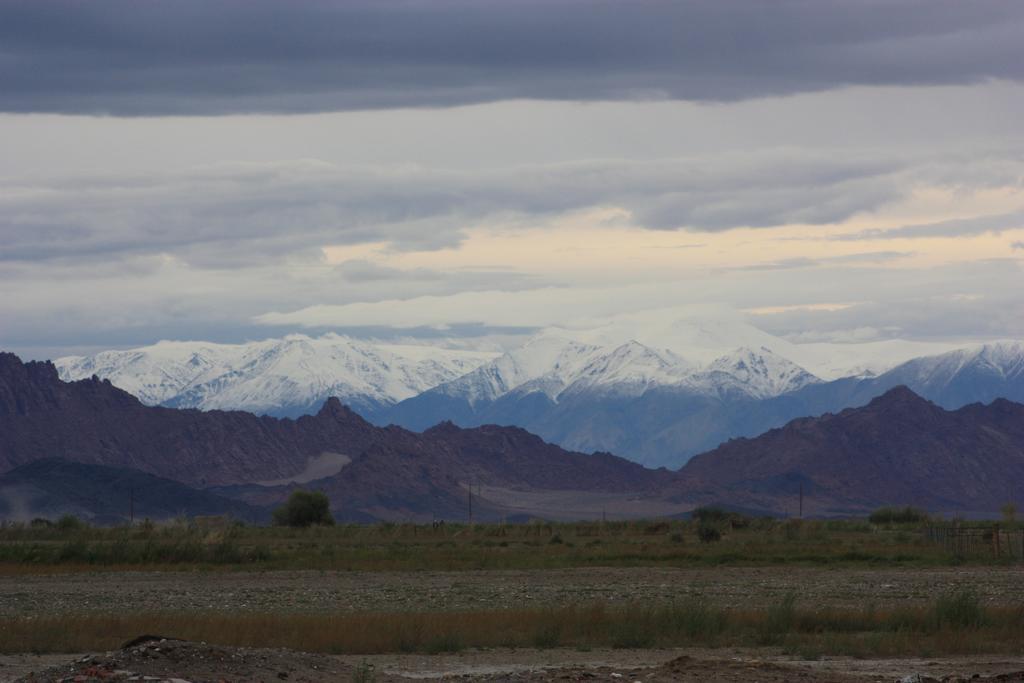 Golden Gobi Hostel & Tours Улан-Батор Екстер'єр фото